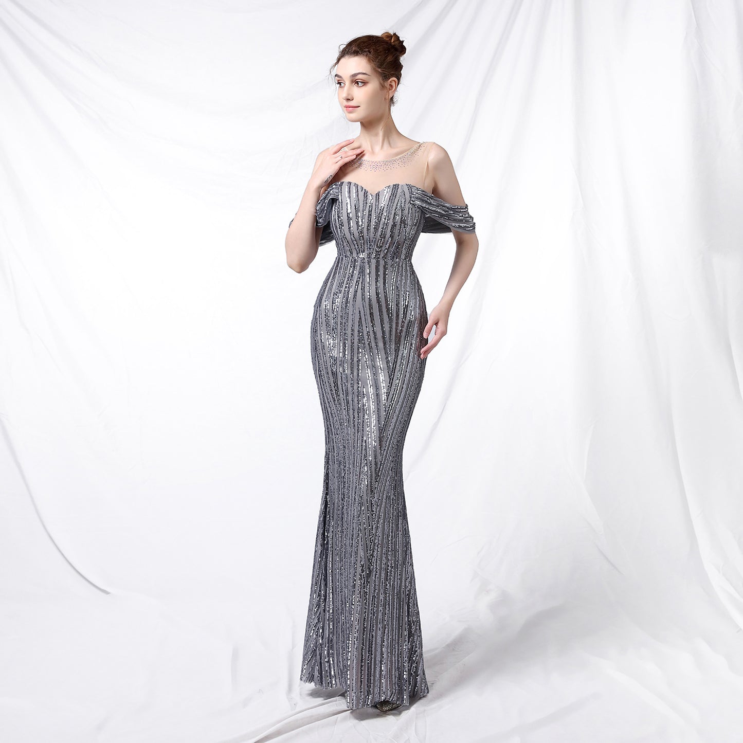 Long Sequined Long Dress With Front And Back