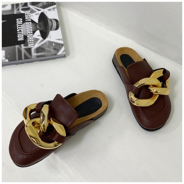 SUOJIALUN  New Brand Design Gold Chain Women Slipper Closed Toe Slip On Mules Shoes Round Toe Low Heels Casual Slides Flip Flop