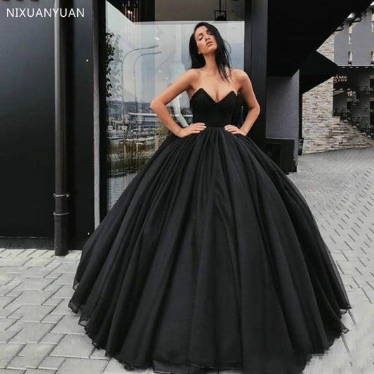 2021 Gothic Wedding Dresses Black Vintage Ball Gown Sweetheart Strapless Simple Vestido De Noiva Bridal Dress Country